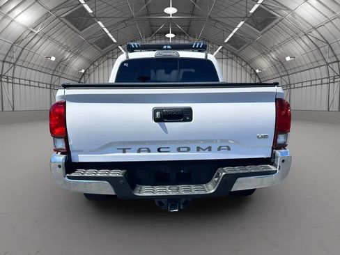 Used 2018 Toyota Tacoma SR5 RWD image 30
