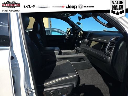 Used 2025 RAM 1500 Limited w/ Trailer Tow Group image 4