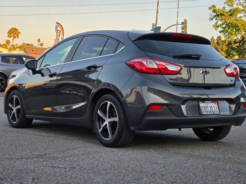 Used 2017 Chevrolet Cruze LT FWD image 12