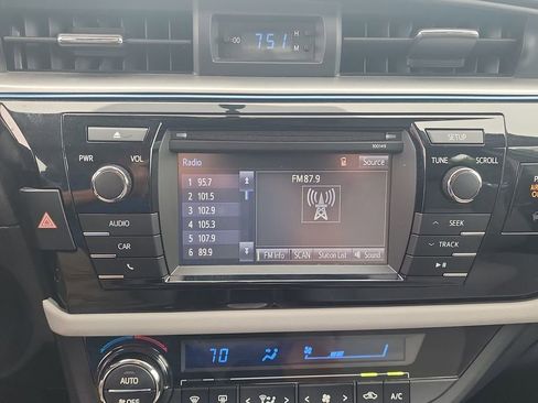 Used 2014 Toyota Corolla LE FWD image 13
