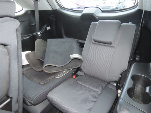 Used 2019 Toyota Highlander LE FWD image 20