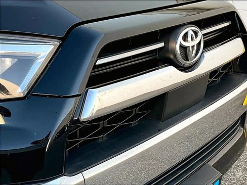 Used 2021 Toyota 4Runner Limited image 33