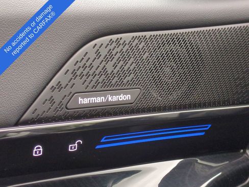 Used 2025 BMW 530i xDrive w/ Premium Package image 34