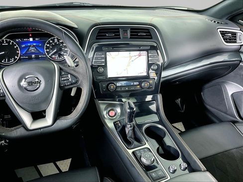 Used 2019 Nissan Maxima SR w/ Premium Package FWD image 9