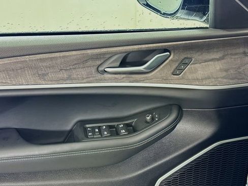 Used 2025 Jeep Grand Cherokee Limited w/ Luxury Tech Group II image 18