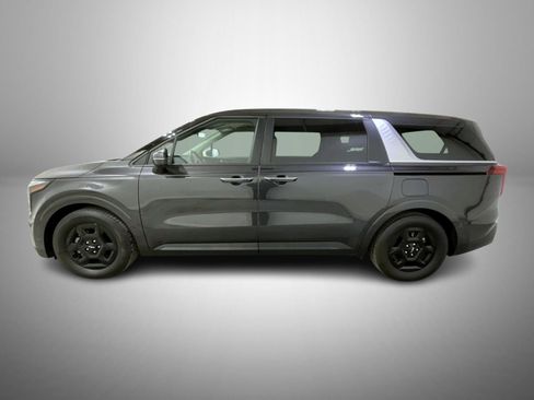 Used 2025 Kia Carnival FWD image 8