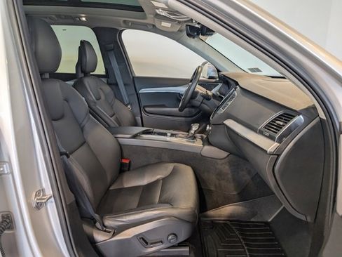 Used 2022 Volvo XC90 T5 Momentum image 33