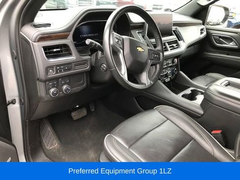 Used 2024 Chevrolet Suburban Premier image 3