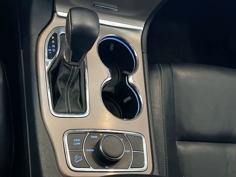 Used 2017 Jeep Grand Cherokee Limited image 20