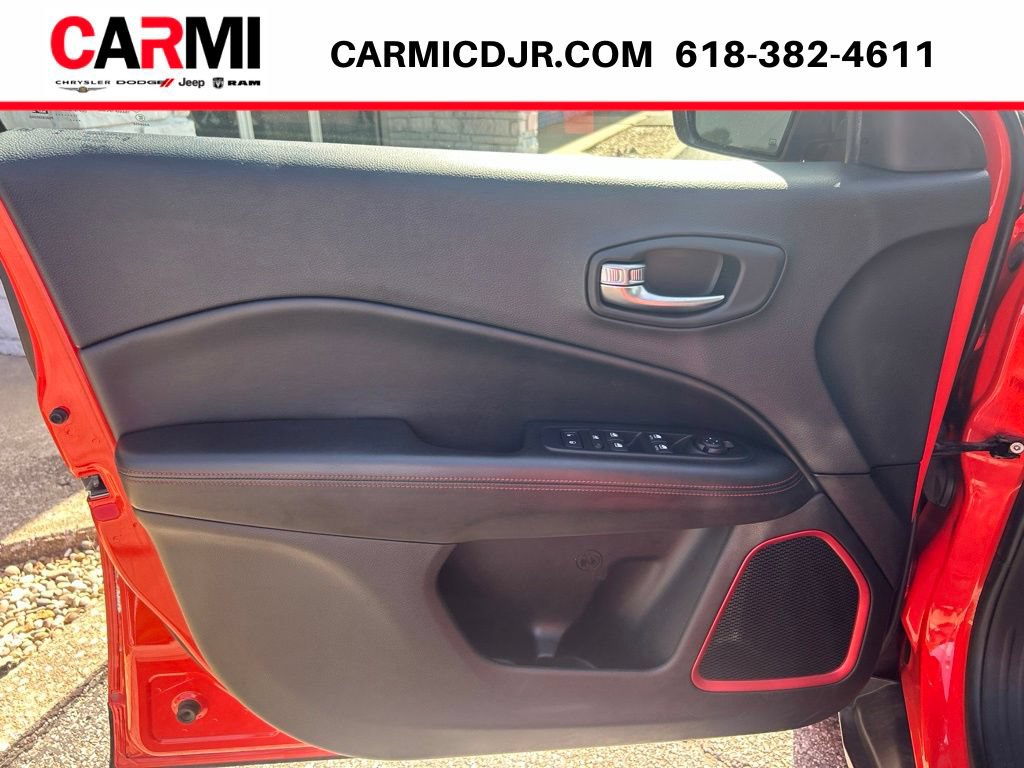 Used 2018 Jeep Compass Trailhawk w/ Leather Interior Group AWD/4WD image 14