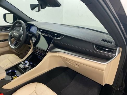 Used 2024 Jeep Grand Cherokee Limited w/ Luxury Tech Group II AWD/4WD image 25