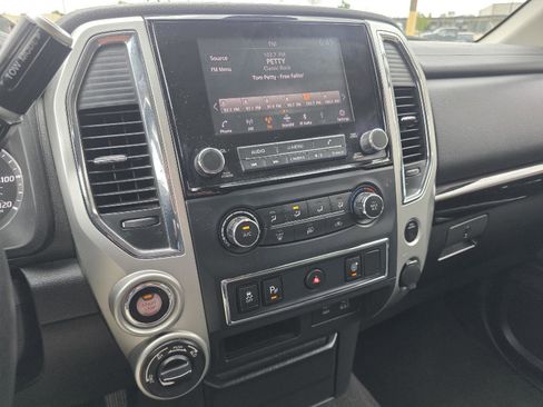 Used 2021 Nissan Titan SV AWD/4WD image 16