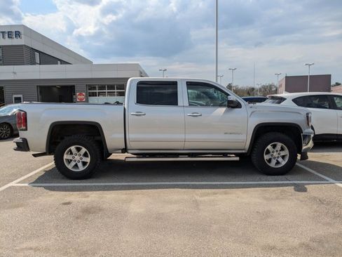 Used 2018 GMC Sierra 1500 SLT w/ SLT Premium Package image 4