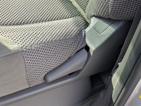 Used 2018 Nissan Frontier SV image 19