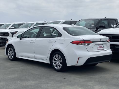 Certified 2026 Toyota Corolla LE FWD image 5