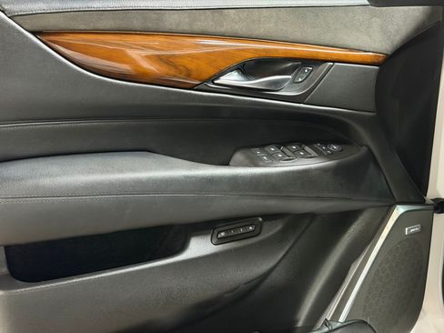 Used 2016 Cadillac Escalade Luxury RWD image 12