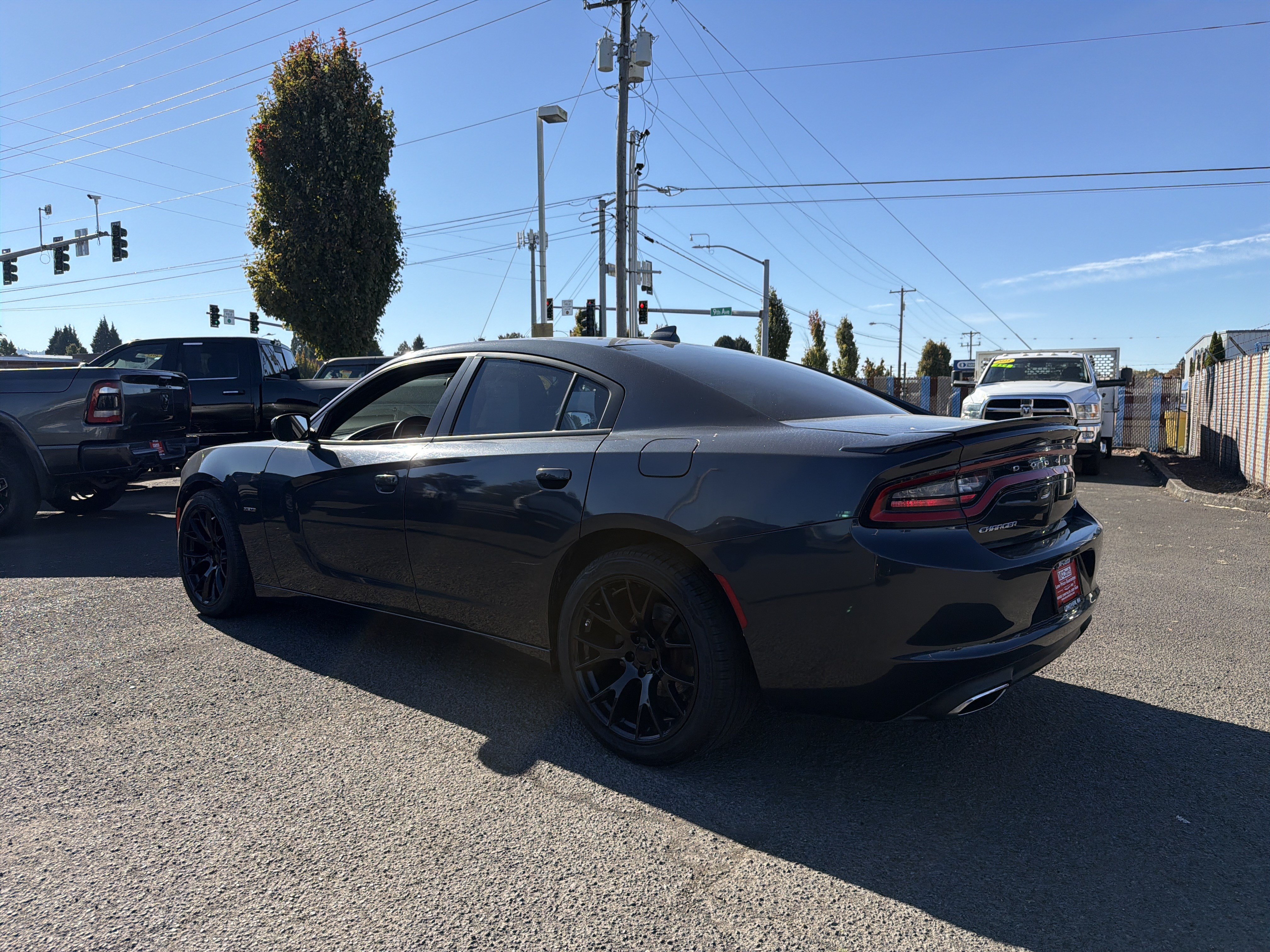 Used 2017 Dodge Charger R/T RWD image 3