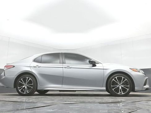 Used 2020 Toyota Camry SE FWD image 46