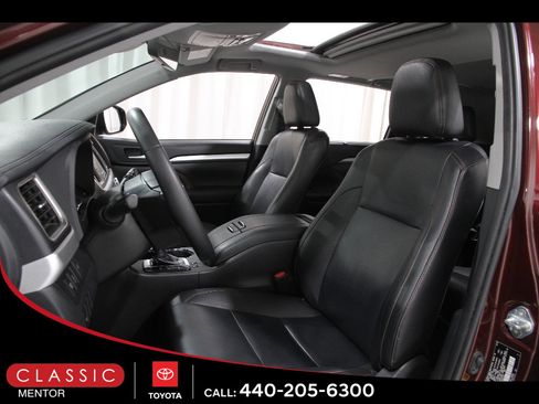 Used 2019 Toyota Highlander XLE image 5