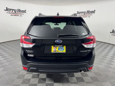 Used 2022 Subaru Forester Premium AWD/4WD image 7