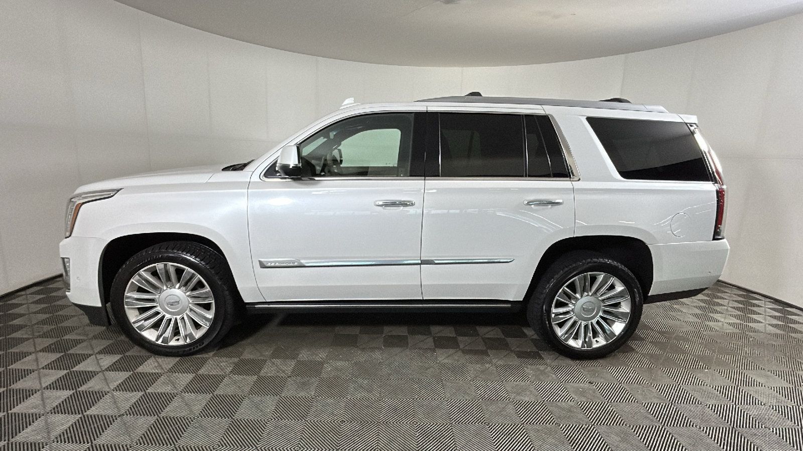 Used 2019 Cadillac Escalade Platinum RWD image 7