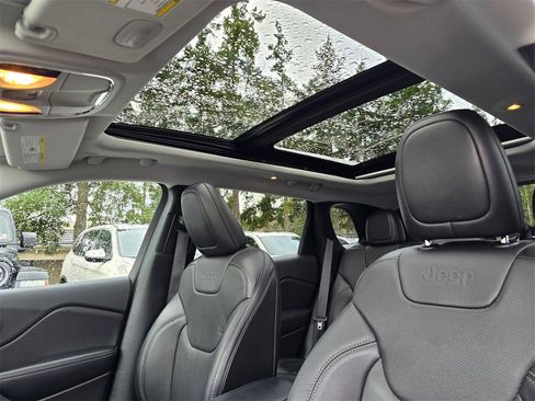 Used 2021 Jeep Cherokee Latitude Lux w/ Sun & Sound Group image 21