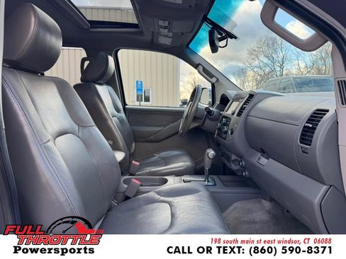 Used 2014 Nissan Frontier SL w/ SL Moonroof Package image 12