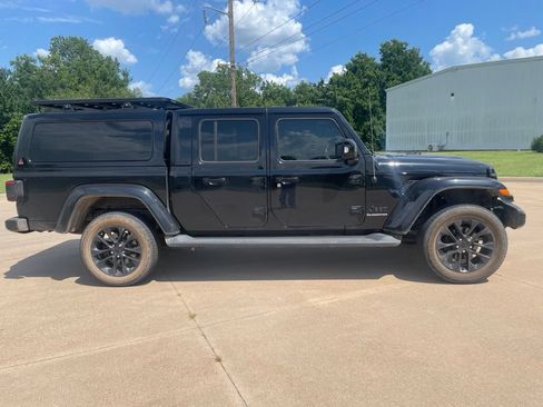 Used 2022 Jeep Gladiator Overland AWD/4WD image 4