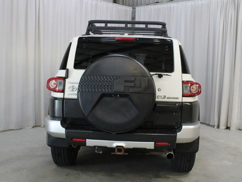 Used 2013 Toyota FJ Cruiser 4WD w/ Upgrade Pkg image 23