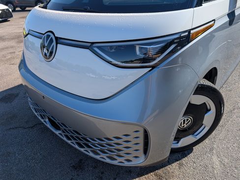 Used 2025 Volkswagen ID. Buzz Pro S Plus RWD image 13
