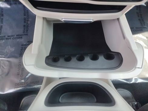 Used 2024 Chrysler Pacifica Touring-L image 41