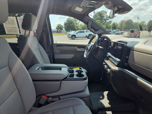 Used 2024 GMC Sierra 1500 SLE w/ Preferred Package AWD/4WD image 9