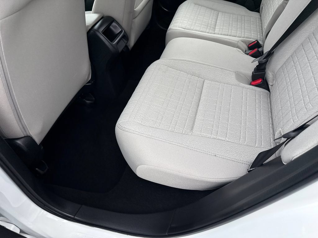 Certified 2025 Honda HR-V LX image 17
