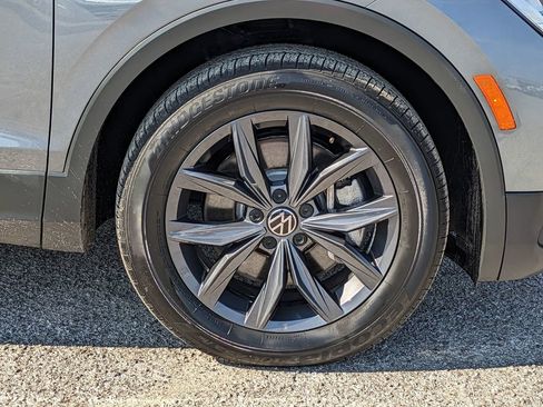 Used 2022 Volkswagen Tiguan SE image 11