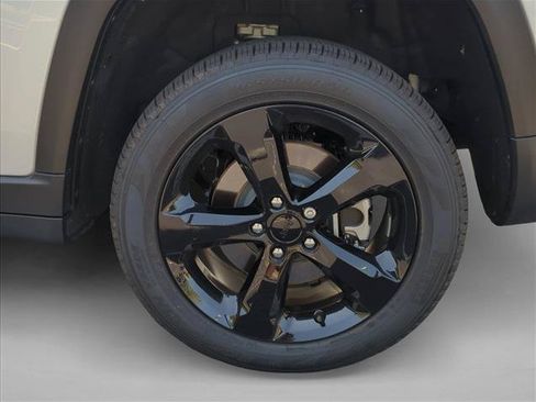 Used 2025 Jeep Grand Cherokee L Limited w/ Black Appearance Package AWD/4WD image 13