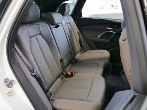 New 2025 Audi Q5 Prestige image 16