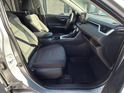 Used 2021 Toyota RAV4 XLE AWD/4WD image 18