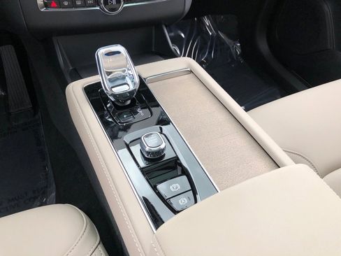 New 2026 Volvo XC90 B5 Plus image 28