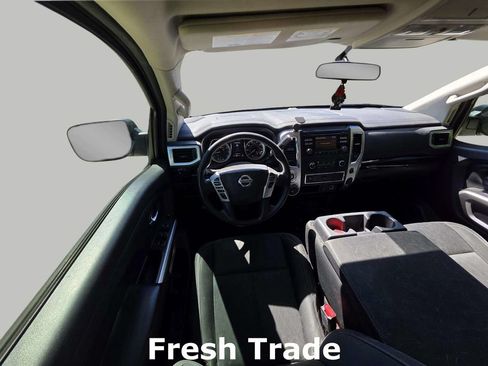 Used 2017 Nissan Titan SV AWD/4WD image 10