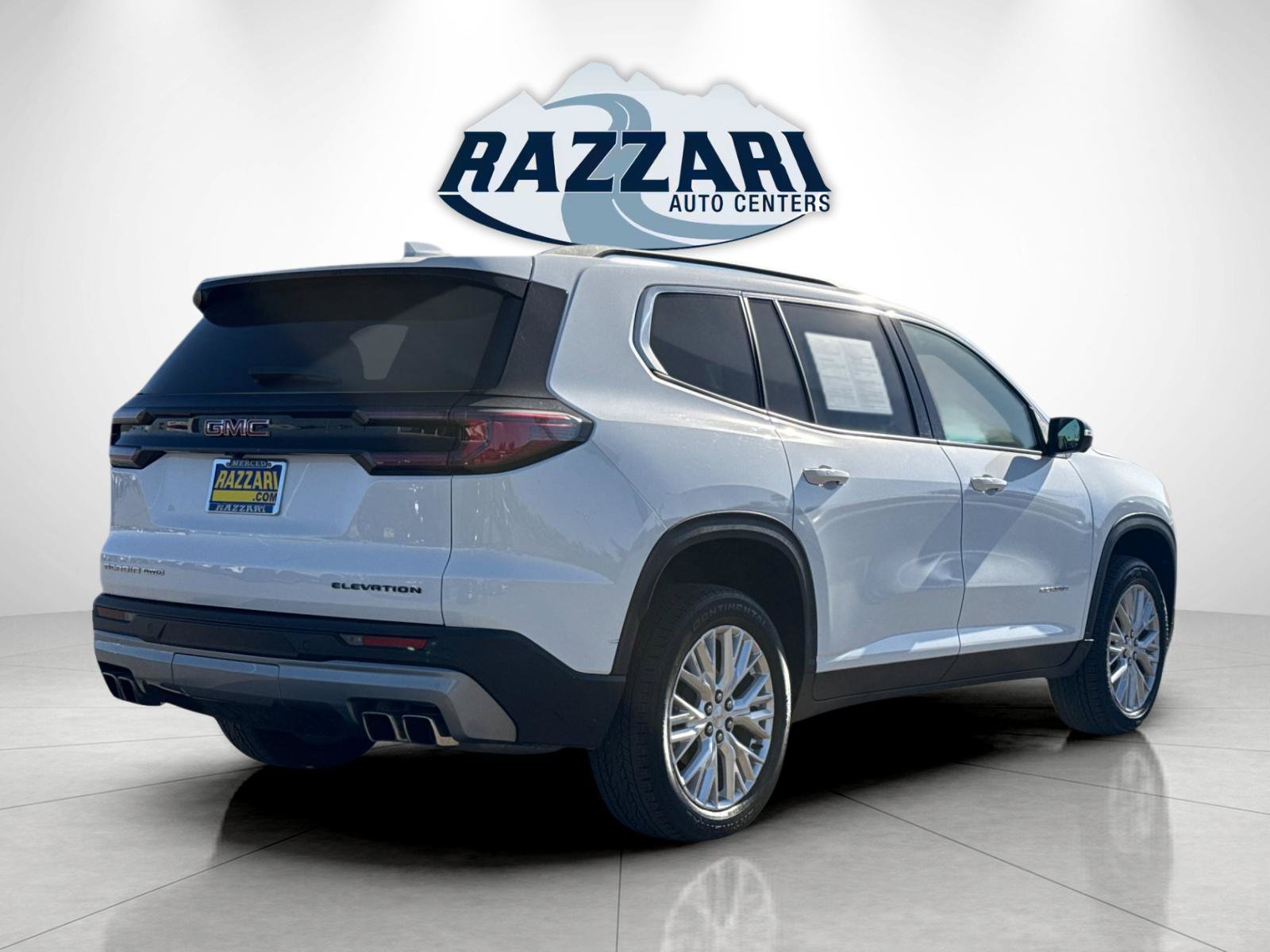 Used 2024 GMC Acadia Elevation AWD/4WD image 3