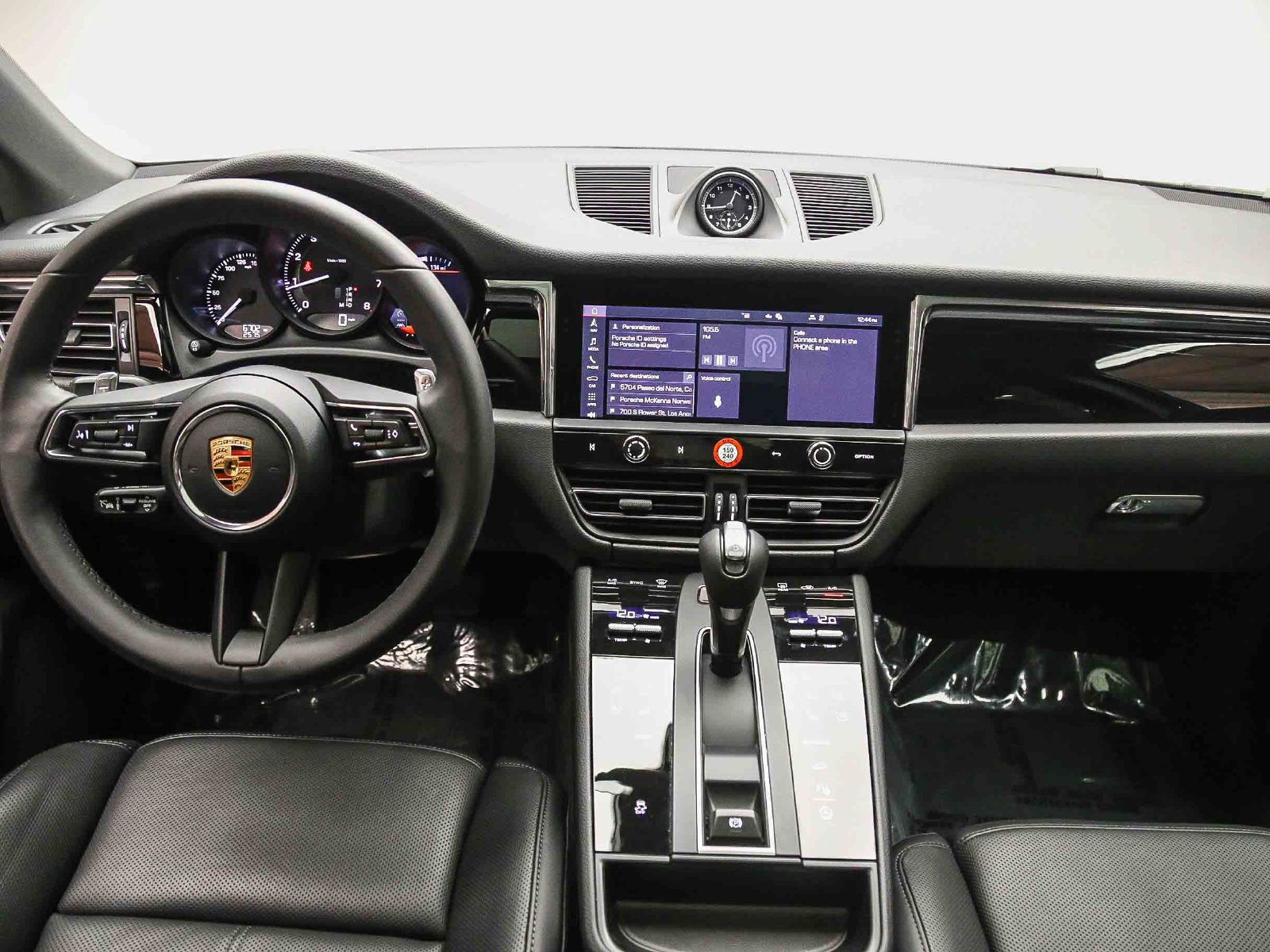 Certified 2026 Porsche Macan AWD/4WD image 16