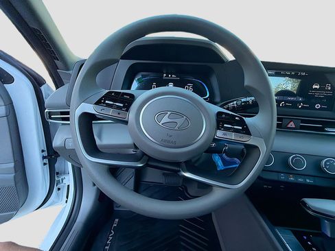 New 2026 Hyundai Elantra SE image 29