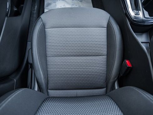 Used 2025 Chevrolet Trax LT w/ LT Convenience Package image 27