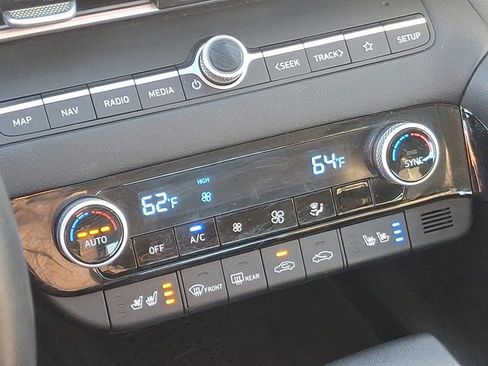 Certified 2023 Hyundai Elantra Limited image 16