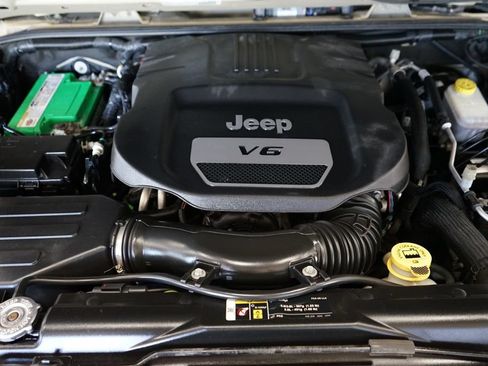 Used 2017 Jeep Wrangler Unlimited Rubicon AWD/4WD image 49