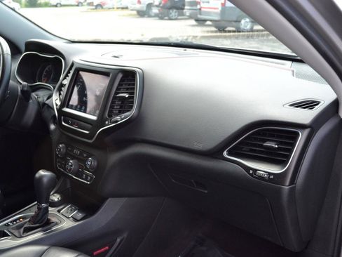 Used 2020 Jeep Cherokee Trailhawk w/ Cold Weather Group AWD/4WD image 30