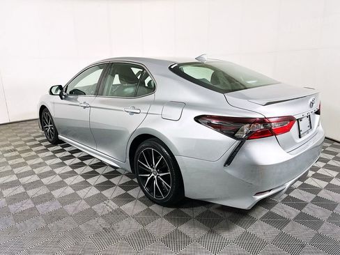 Used 2023 Toyota Camry SE image 6