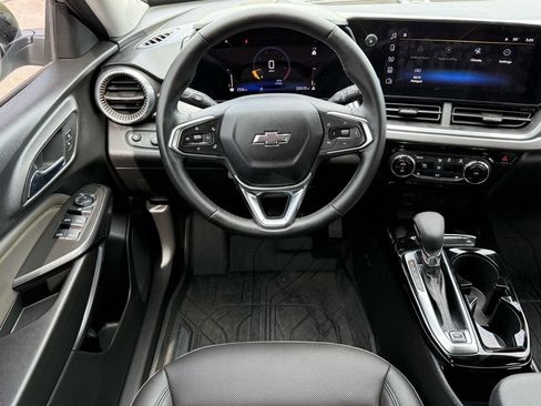 Used 2024 Chevrolet Trax ACTIV w/ Sunroof Package image 16