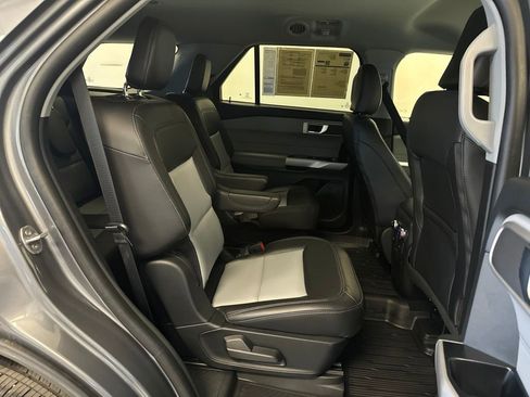 Used 2023 Ford Explorer XLT w/ Equipment Group 202A AWD/4WD image 15