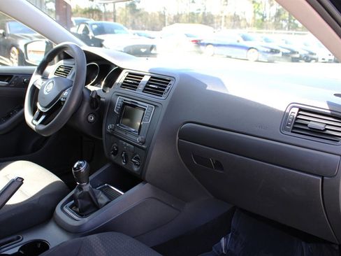 Used 2016 Volkswagen Jetta S image 17